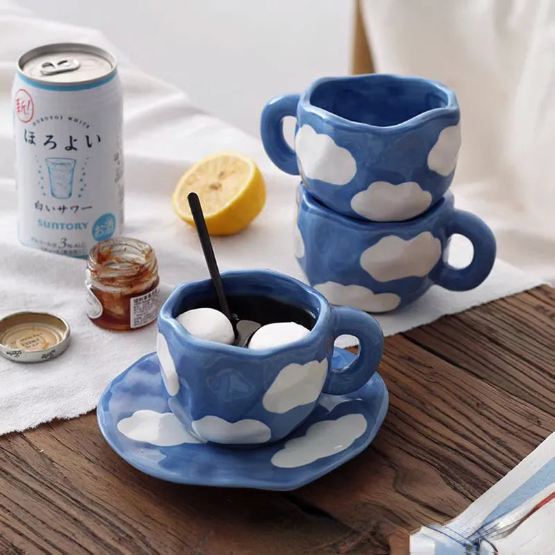 Handbemaltes Keramik-Set „Blue Sky & Clouds“ – Wolken-Tasse mit Unterteller