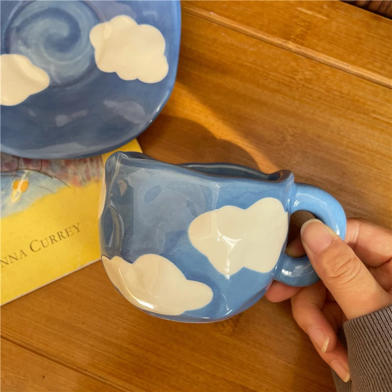 Handbemaltes Keramik-Set „Blue Sky & Clouds“ – Wolken-Tasse mit Unterteller