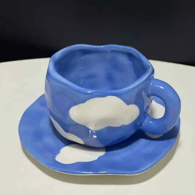 Handbemaltes Keramik-Set „Blue Sky & Clouds“ – Wolken-Tasse mit Unterteller